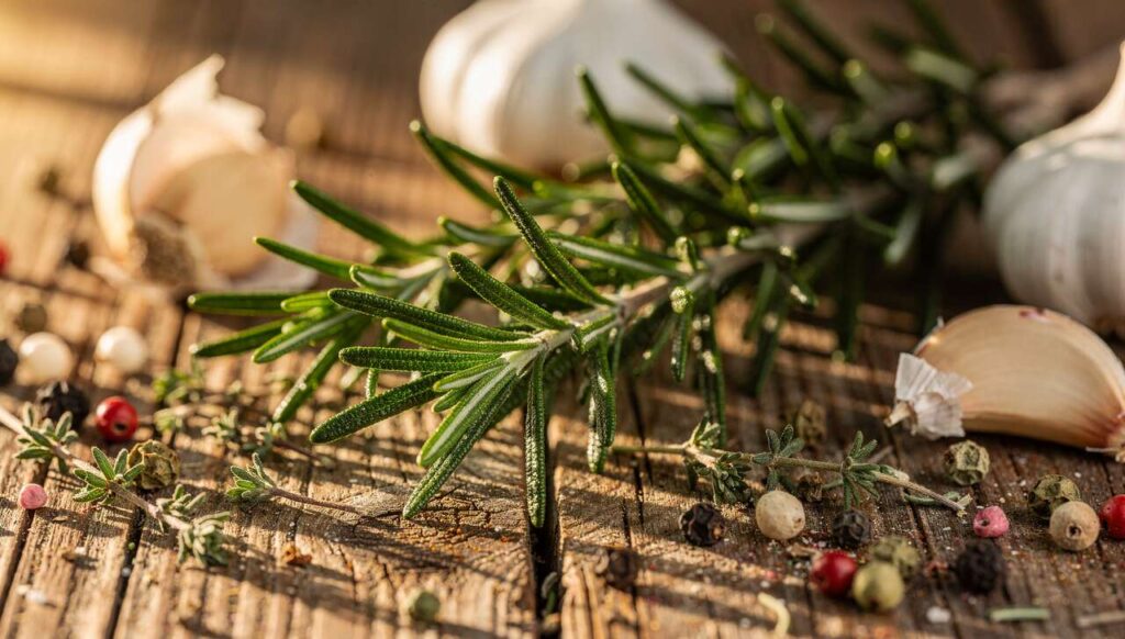 Osterlamm-Gewürze: Warum Rosmarin laut Fleischsommeliers erst in den letzten 10 Minuten dazukommt